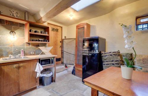 Northeast Santa Fe Apartment | Convenient Studio Just Steps from Downtown Santa Fe Plaza