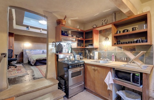 Northeast Santa Fe Apartment | Pet Friendly Studio Steps from Santa Fe Plaza Attractions