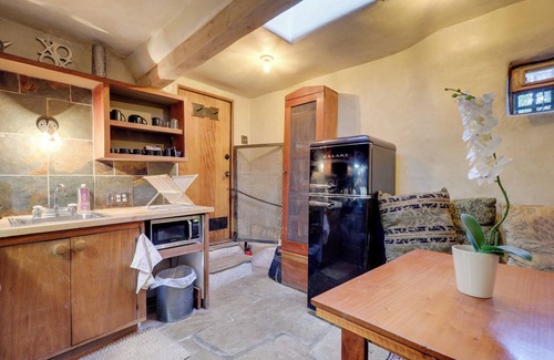 Northeast Santa Fe Apartment | Pet Friendly Studio Steps from Santa Fe Plaza Attractions