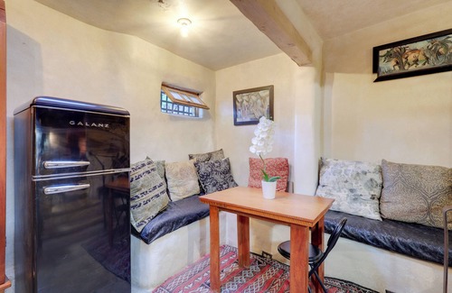 Northeast Santa Fe Apartment | Pet Friendly Studio Steps from Santa Fe Plaza Attractions