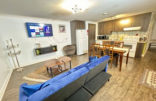 Gatineau Apartment | Charming 1 Bedroom Guesthouse with Free Parking & Breakfast