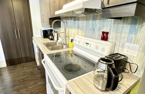 Gatineau Apartment | Charming 1 Bedroom Guesthouse with Free Parking & Breakfast