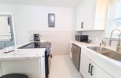 Dallas Apartment | Charming 1-Bedroom Guesthouse with Spa and Free Parking