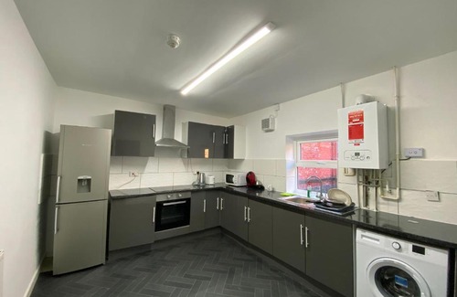 Macclesfield House | Charming 1-Bedroom Retreat in Macclesfield Awaits You