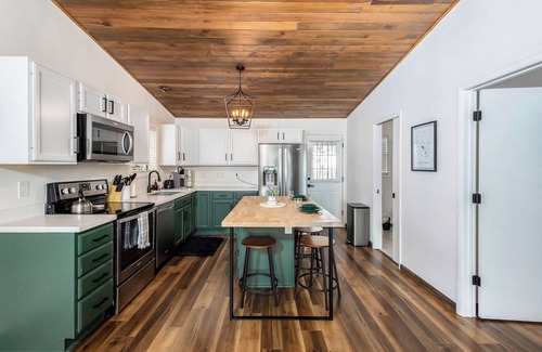 Munds Park Cabin | Cozy 1 BR Suite with Fireplace & Patio - Guest Rated 10/10