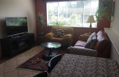 Deep Cove House | Adorable 2-bedroom Suite in Deep Cove