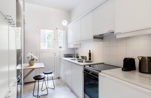 Mets Apartment | Cozy 2BD Apartment Steps from Kallimarmaro Stadium