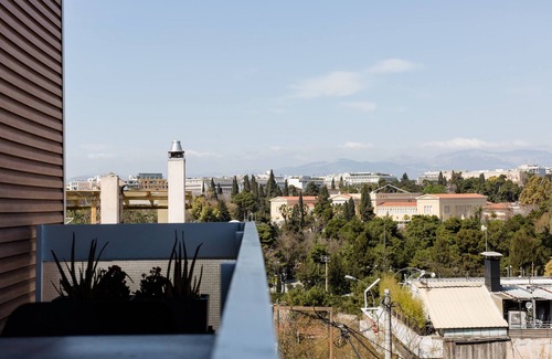 Mets Apartment | Cozy 2BD Apartment Steps from Kallimarmaro Stadium
