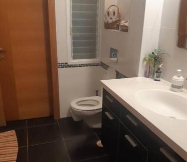 Brener Apartment | Cozy 3-Bedroom Brenner "Hill" Suite - Guest Rated 9.7