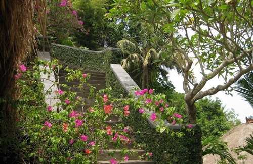 Cepaka Villa | Elegant 3BR Villa with Pool & Garden Near Tanah Lot