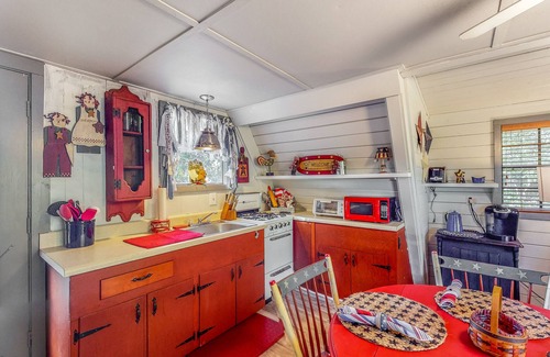 Bushnell Cabin | Cozy A-Frame with Riverfront, Fishing Pier & Firepit