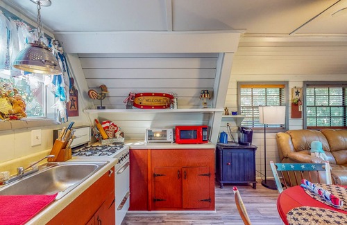 Bushnell Cabin | Cozy A-Frame with Riverfront, Fishing Pier & Firepit
