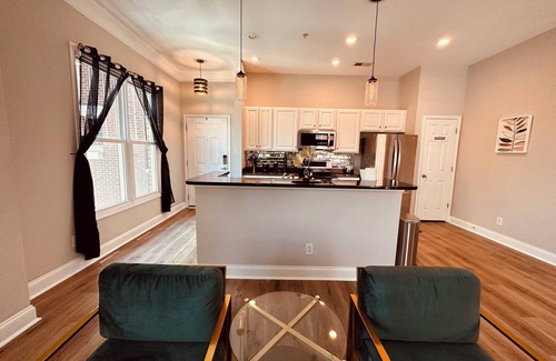 First Ward Condo | Cozy Uptown Charlotte Apartment with Kitchen & Pet-Friendly