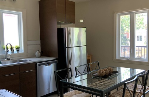 Cote-Saint-Paul Apartment | Charming Apartment Steps from Amenities with Spa & Hot Tub