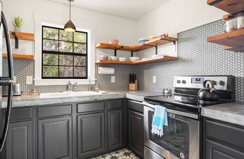 Wimberley House | Charming Cabin Retreat with Hot Tub & Pet-Friendly Options