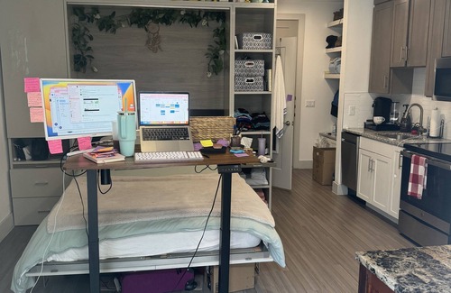 East Cesar Chavez Apartment | Cozy Downtown Studio with Pool and Pet-Friendly Amenities