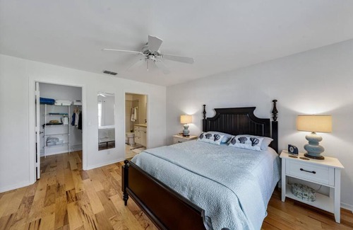 Gleneagles Apartment | Charming Condo Retreat with Pool in Naples, 4-Star Stay