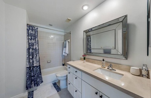 Gleneagles Apartment | Charming Condo Retreat with Pool in Naples, 4-Star Stay