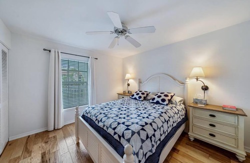 Gleneagles Apartment | Charming Condo Retreat with Pool in Naples, 4-Star Stay