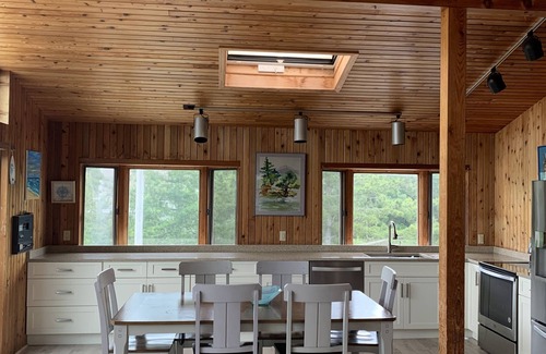 Suffolk County Cottage | Charming Cottage with Beach Access for Family Getaways