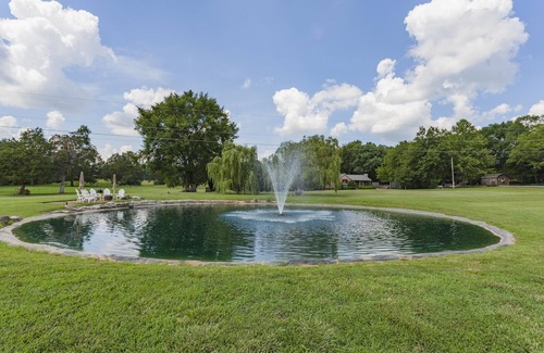 Mount Juliet Cottage | Charming Cottage with WiFi, Kitchen & Hot Tub - 10/10 Rated!