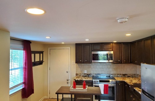 Lumberton Cottage | Adorable cottage in lovely gated property on beautiful Elm lined main street