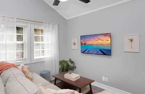 Key West Historic District Cottage | Charming Cottage Retreat Near Duval with Pool Access