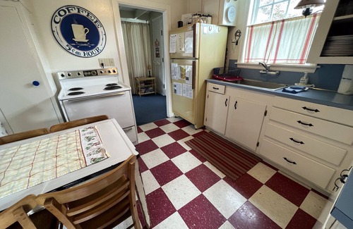 Gearhart House | Charming Americana-Themed Cottage in Gearhart – Rated 9.6/10