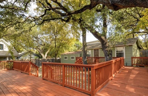 Galindo House | Adorable cozy 1 BR cottage centrally located with full kitchen