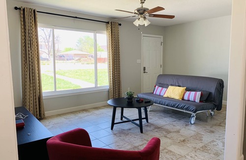 Pecan Springs Springdale House | Inviting Cozy House with Pool and Lake Views for Families