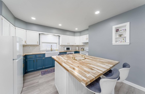 Loveland Ski Chalet | Adorable Downtown Loveland Chalet