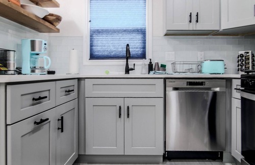 Cherrywood House | Charming East Austin Cottage Near Downtown Attractions