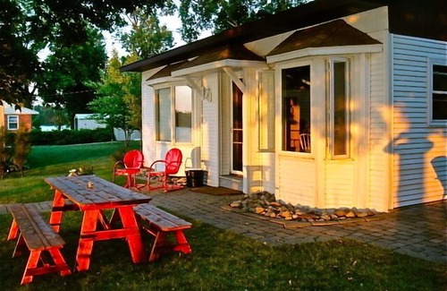 Vergas Cabin | Charming Family Cabin on Trowbridge Lake with Pool Access