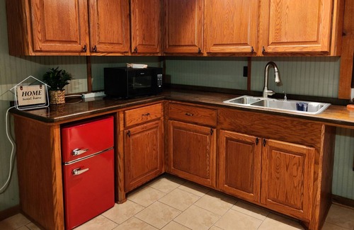 New Zion Apartment | Charming Guest House with Pool, Minutes from Major Hops