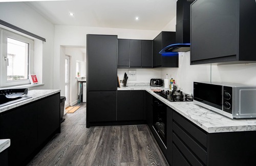 Glyncorrwg House | Discover Dunraven: Pet-Friendly Stay with Breakfast Options