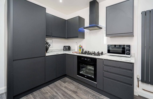 Glyncorrwg House | Discover Dunraven: Pet-Friendly Stay with Breakfast Options