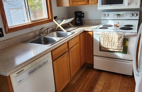 Rapid Valley House | Cozy House Steps from the Airport - Family Friendly Stay