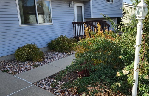 Rapid Valley House | Cozy House Steps from the Airport - Family Friendly Stay