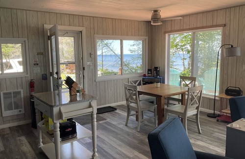 Paradise House | Charming House with Breathtaking Lake Views and Breakfast