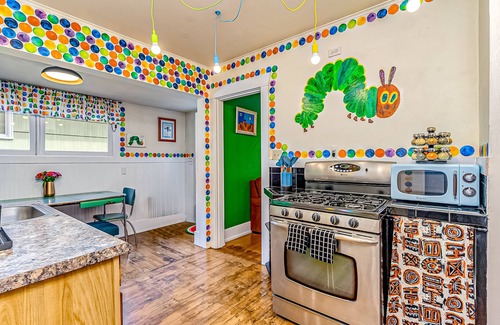 West Seattle House | Kid-Friendly, Dog-Loving Retreat Steps from Alki Beach