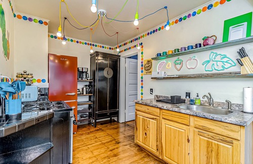 West Seattle House | Kid-Friendly, Dog-Loving Retreat Steps from Alki Beach