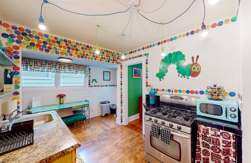 West Seattle House | Kid-Friendly, Dog-Loving Retreat Steps from Alki Beach