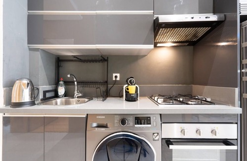 RACINE EXTENSION Apartment | Cozy King Size Bed Flat with Pet-Friendly Amenities