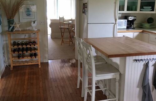 Ponshewaing House | Inviting Lakefront Cottage on Beautiful Crooked Lake