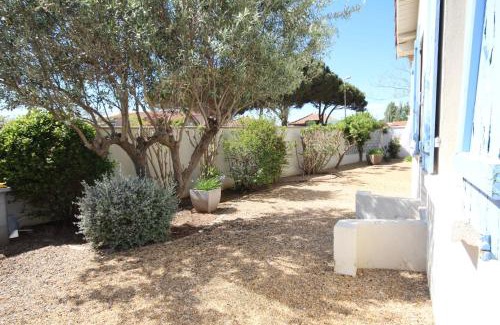 Portiragnes-Plage Villa | Charming Oceanfront Retreat with Garden Access and High Rating