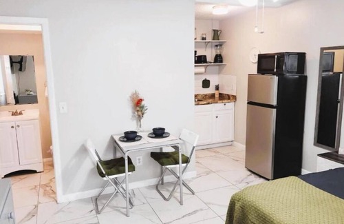 Lake Magdalene Apartment | Adorable Mini Suite in Tampa
