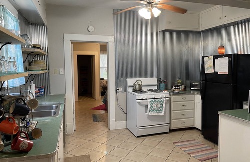 Monroe House | Charming Monroe Garden District Home with Ocean View & Breakfast