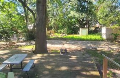 Monroe House | Charming Monroe Garden District Home with Ocean View & Breakfast