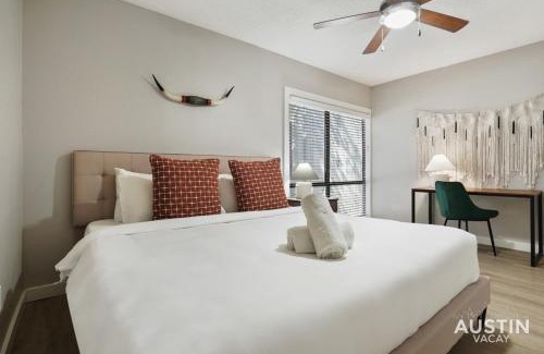 Brentwood Apartment | Cozy N Lamar Living: Family and Pet-Friendly with Pool