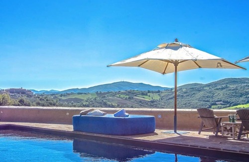Saragano Villa | Charming Villa with Pool Overlooking the Umbrian Hills